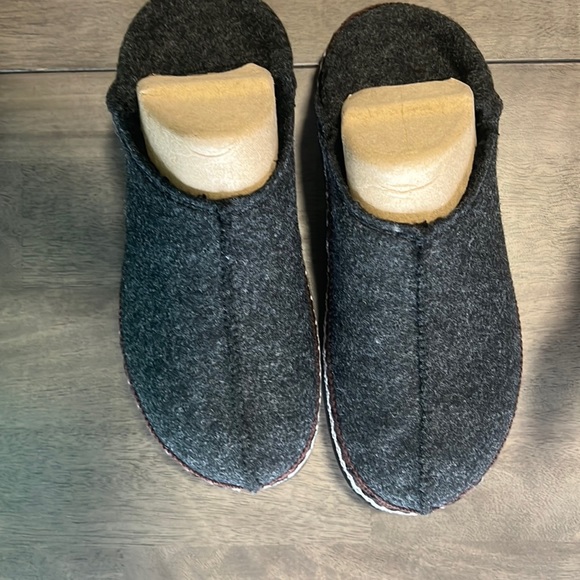 UGG Shoes - Brand new women UGG Refelt Tasman, size: 10, black